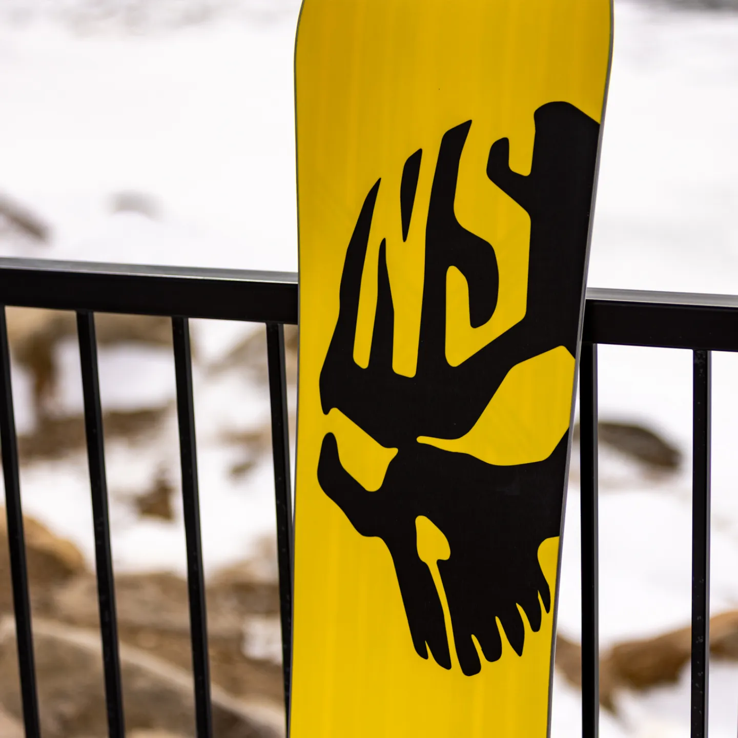Men’s Small Batch Triple Camber Hybrid Hornet Snowboard - Image 5